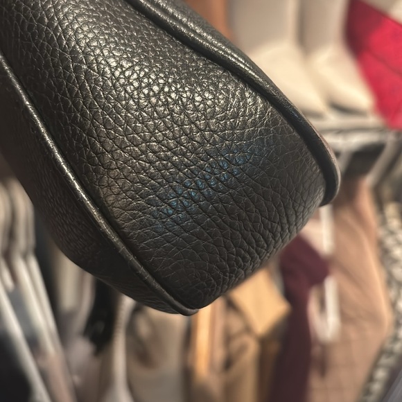 Brand new. Leather Black Gucci bag. It is a shoulder/crossbody with chain strap - Picture 9 of 11